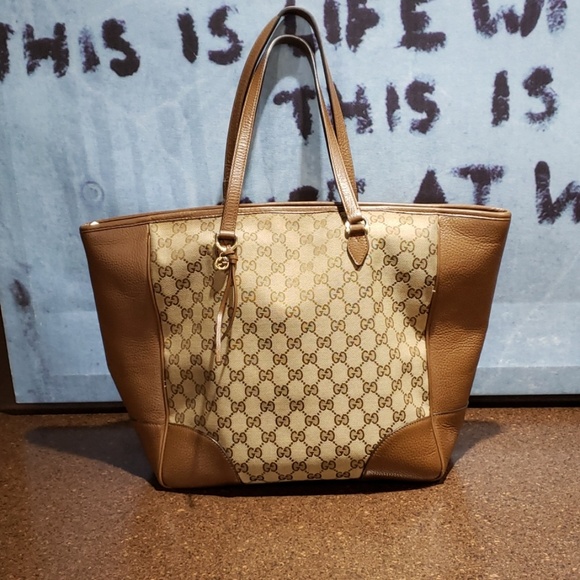 Gucci Handbags - Gucci Shoulder Bag